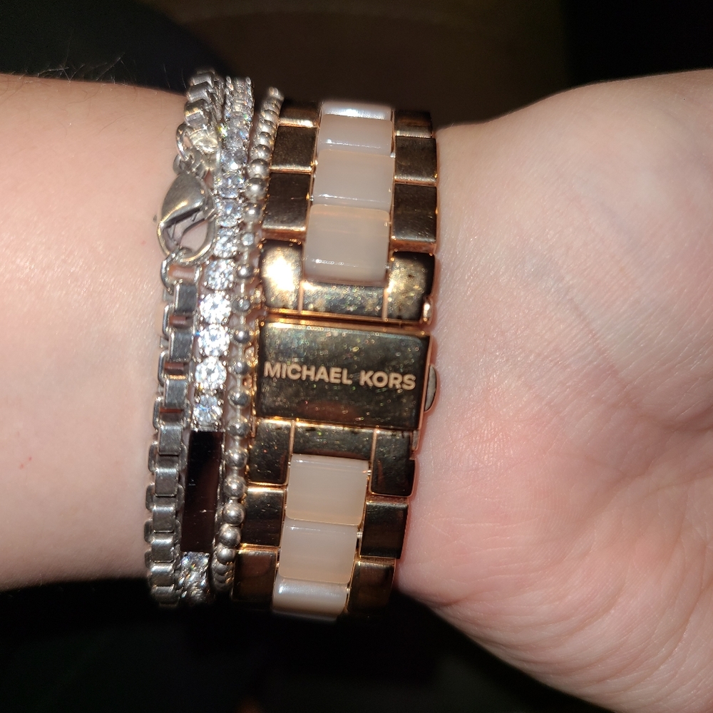 Michael Kors Rose Gold Watch - Picture 3 of 3